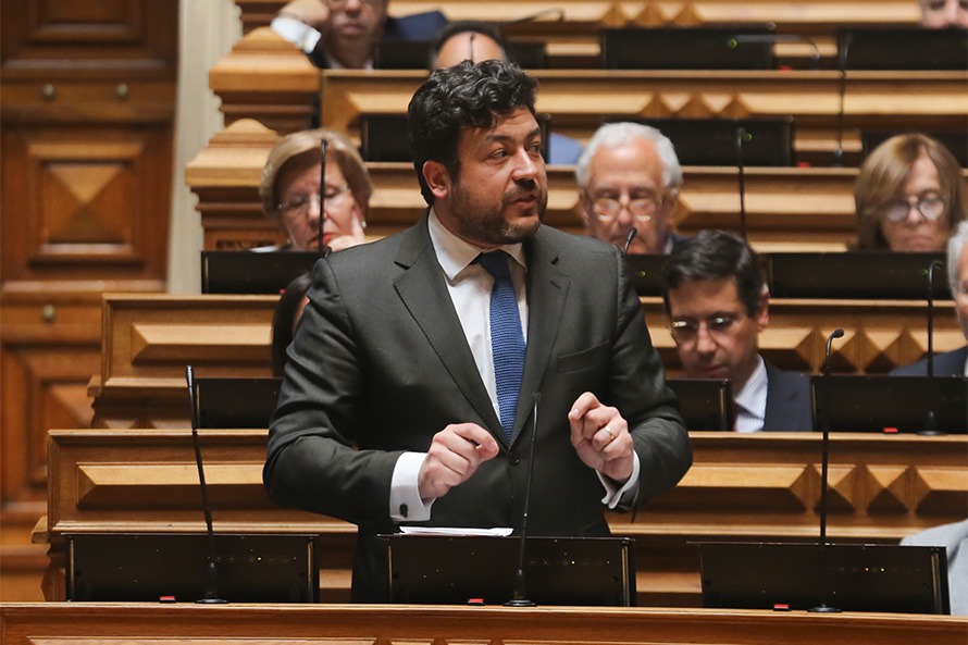 Direito de voto a jovens de 16 anos não pode ser discutido “à pressa” e sem ouvir sociedade civil