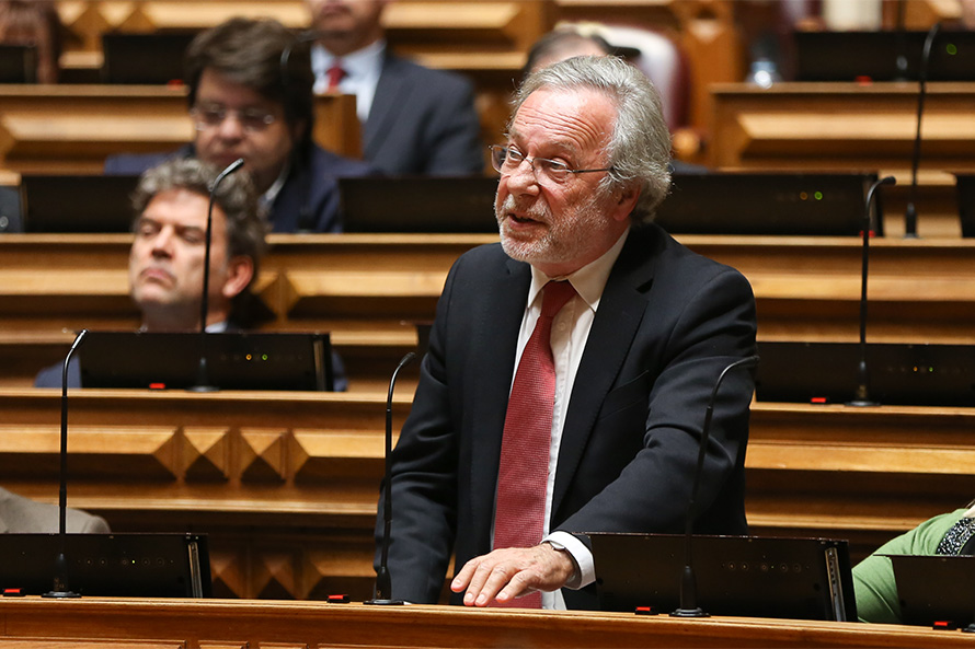 Governo do PS mostrou que redução de emissões de CO2 não é incompatível com crescimento económico