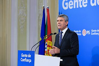 José Luís Carneiro responsabiliza primeiro-ministro por “cortes inaceitáveis” que ameaçam consultas e cirurgias