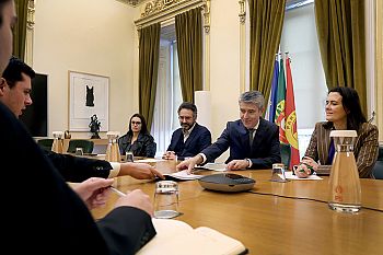 José Luís Carneiro recebeu Associação Académica de Coimbra reforçando diálogo e respostas às novas gerações