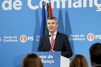 José Luís Carneiro destaca Seguro como “grande vencedor” e apela a mobilização democrática para a segunda volta