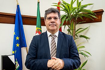 PS agradece trabalho dos autarcas como "a grande frente de combate” na resposta às populações