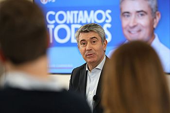 José Luís Carneiro quer reforçar voz das regiões autónomas nas decisões do país