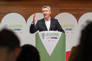 Líder do PS defende revisão da Lei de Finanças Regionais que exija responsabilidade