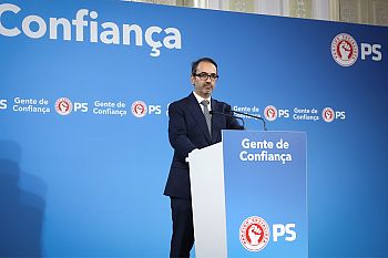 PS desafia Governo a clarificar uso de tecnologia que monitoriza jornalistas e meios de comunicação