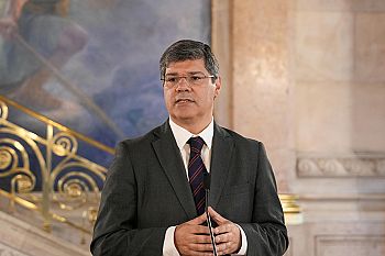 PS acusa Governo de conviver mal com a liberdade de imprensa e requere o caderno de encargos e o contrato com a NewsWhip