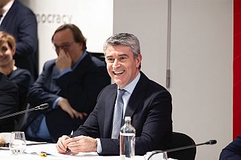 José Luís Carneiro leva voz socialista a Barcelona para reforçar resposta global à extrema-direita e agenda política ao serviço dos cidadãos