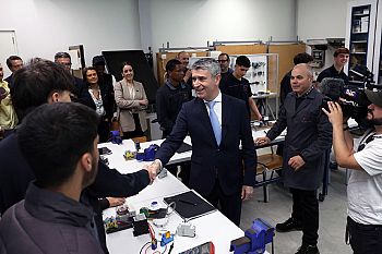 José Luís Carneiro percorre o país para valorizar ensino profissional e aproximar escolas do mercado de trabalho