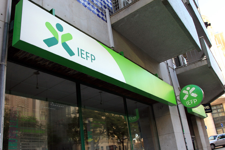 DESEMPREGADOS REGISTADOS ABAIXO DOS 500 MIL