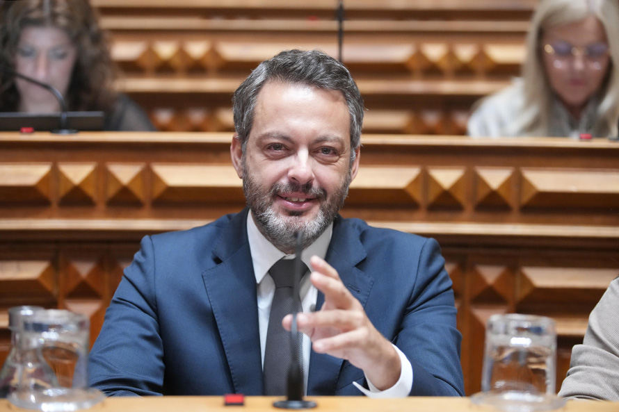 Governo em silêncio depois de instituições admitirem reter parte do bónus pago aos pensionistas