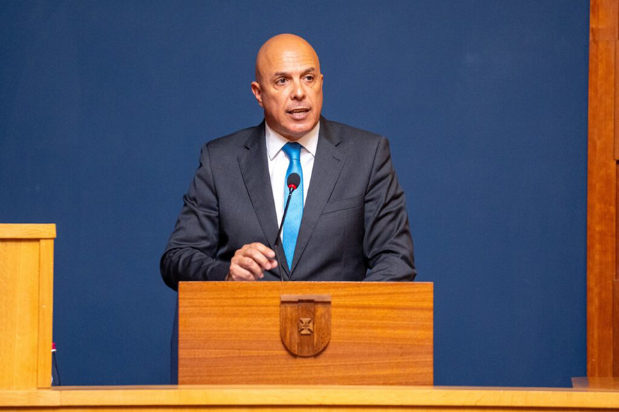 Assembleia subjugada ao PSD desrespeita o único eurodeputado da Madeira