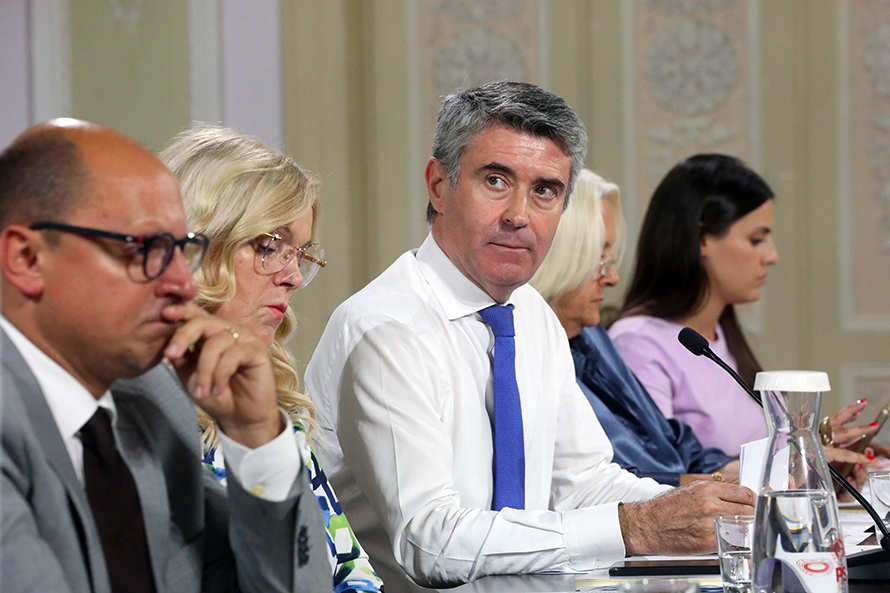 Governo está a fracassar em todas as prioridades políticas e tem de escolher com quem quer dialogar