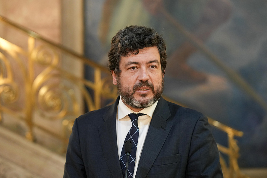 Governo segue uma agenda perigosa que agiganta extremismos