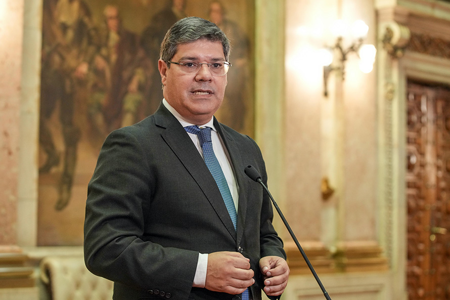 Governo está a esconder a ministra da Saúde