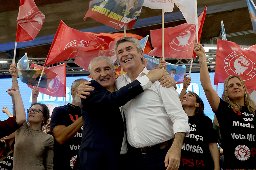 Líder do PS desafia Governo a fazer aumento permanente das pensões mais baixas