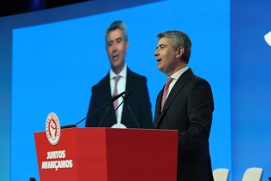 “É altura de exigirmos à AD que se decida”