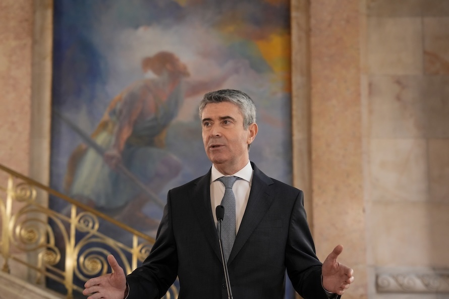 Direita contribui para imoralidade de o Estado aumentar a receita à custa dos sacrifícios dos portugueses