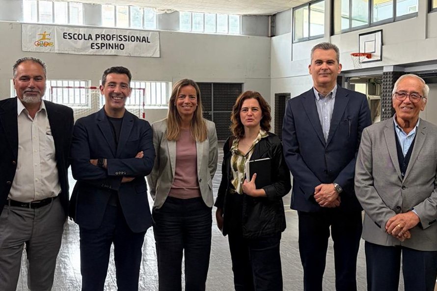 Deputados do PS visitam Escola Profissional de Espinho e defendem prioridade para o Ensino e Formação Profissional
