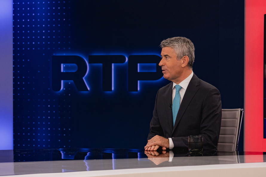 PS garante estabilidade mas exige que o Governo responda aos portugueses