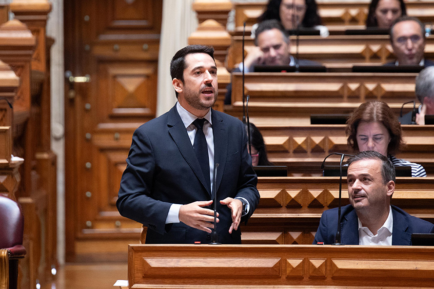 PS acusa Governo de agir em negação, com soberba e insensibilidade às dificuldades dos portugueses