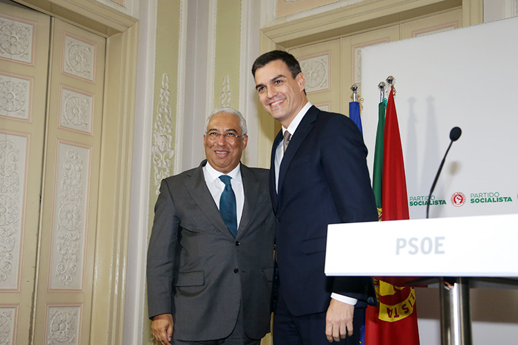 António Costa felicita Pedro Sánchez pela vitória do PSOE