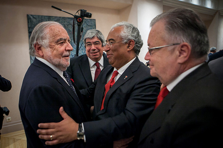 Manuel Alegre recebeu Prémio Vida Literária