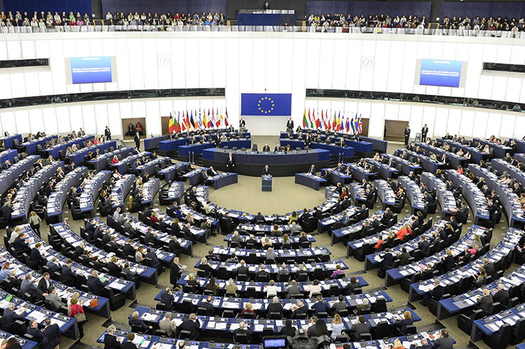 Eurodeputados socialistas congratulam-se com decisão de Bruxelas e felicitam Governo português