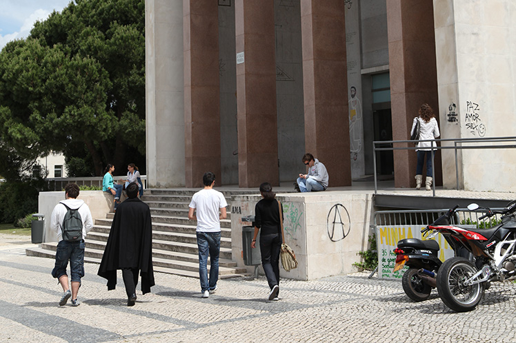 Rejeitar a humilhação das praxes e promover a integração académica
