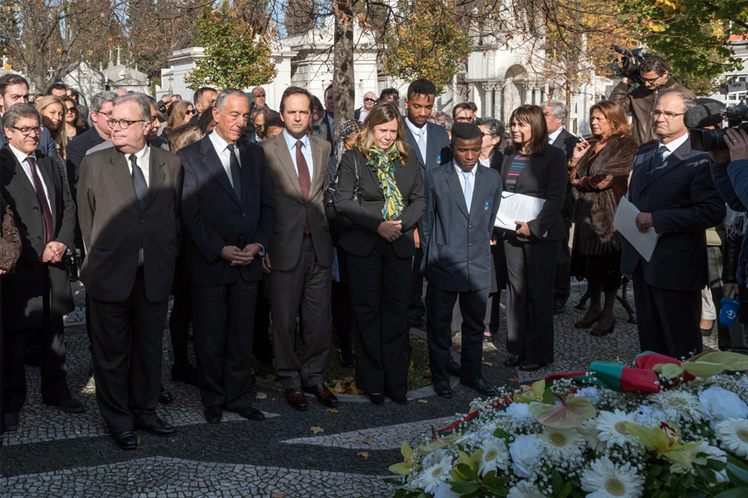 Cesariny homenageado no 10º aniversário da sua morte