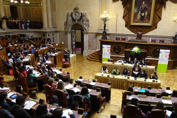 Miranda Calha desafia alunos à participação cívica