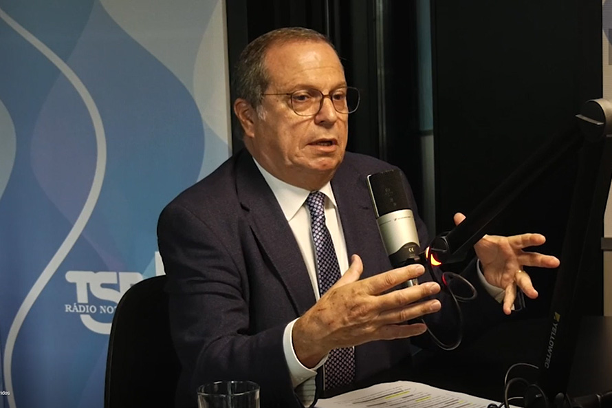 País precisa de continuar com medidas restritivas e de contenção