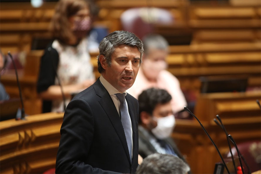 Necessidades económicas e sociais continuam a exigir compromisso de todos os partidos