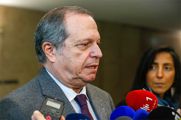 Carlos César assinala “regresso à racionalidade” de PSD e CDS