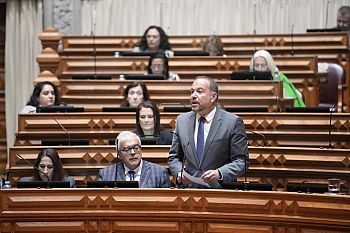 Francisco César alerta para insuficiências do Orçamento do Estado na resposta aos Açores